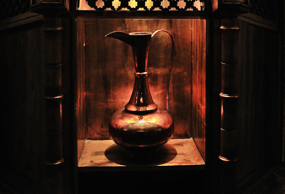 Image of an ancient vase reflecting faithfulness in the prison season